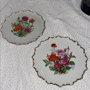 Wall decor plates with floral pattern etched in gold set of two vintage